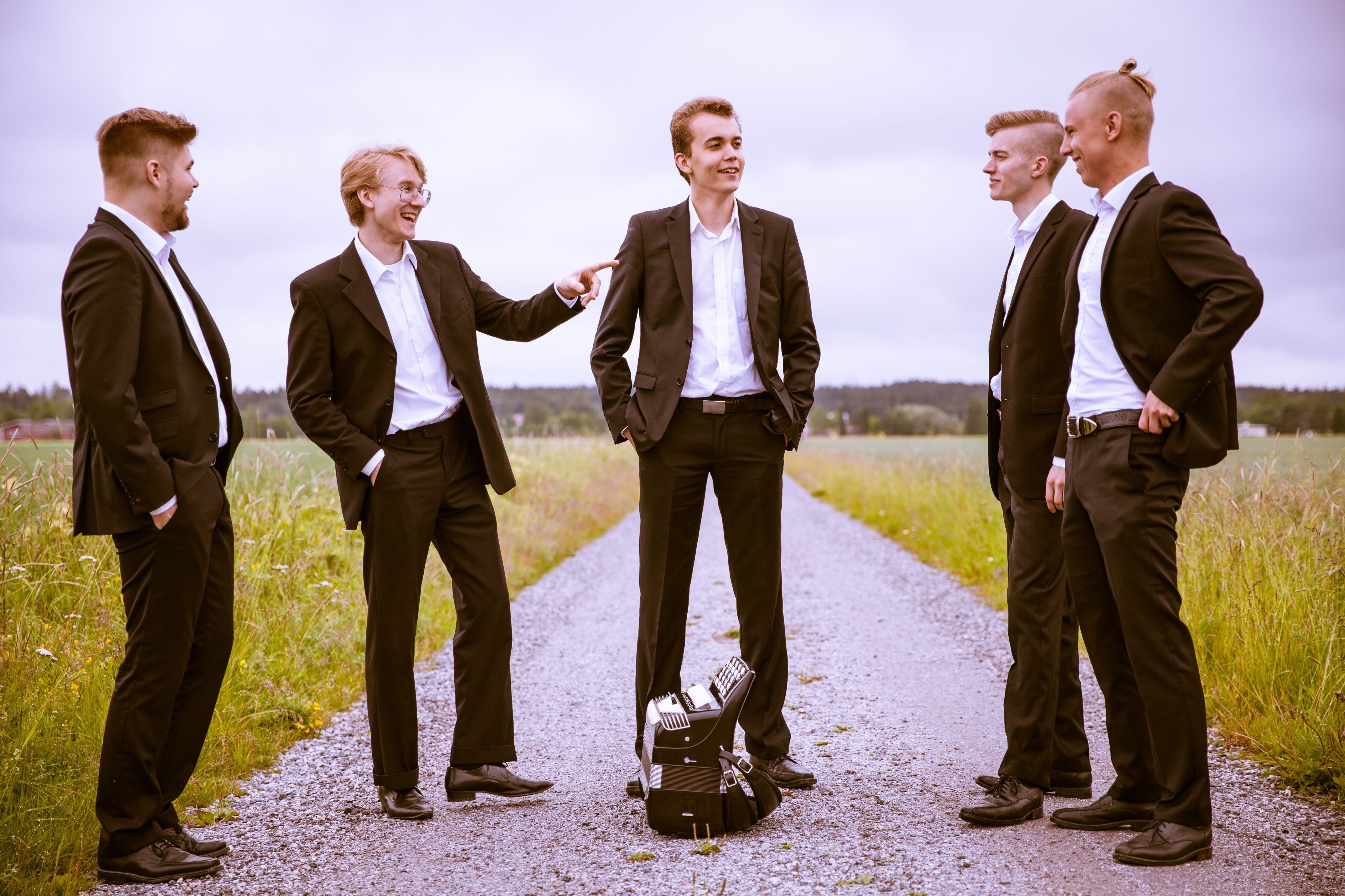 Komiat-kp11-4000x2666 Tanssiin Fi sai aivan tuoreita kuulumisia voitokkaan vapunvieton keskeltä komiat orkesterilta | tanssiin Fi