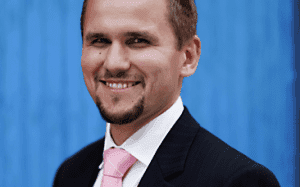 Pesistähden sinkusta yllätyshitti   yli 330 000 kuuntelua | tanssiin Fi