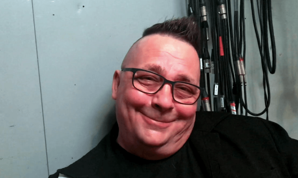 Näyttökuva 2019-1-28 kello 15.47.47 Pekkaniskan poikien matti laiskottelustaan syön nakkeja aamutakki päällä katso video | tanssiin Fi