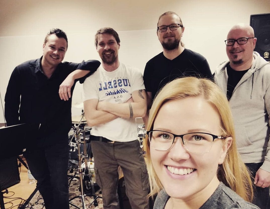 Saana sassalin neitsytkeikka veljen kanssa itkua tiekauhua ja 30 vuoden odotus | tanssiin Fi