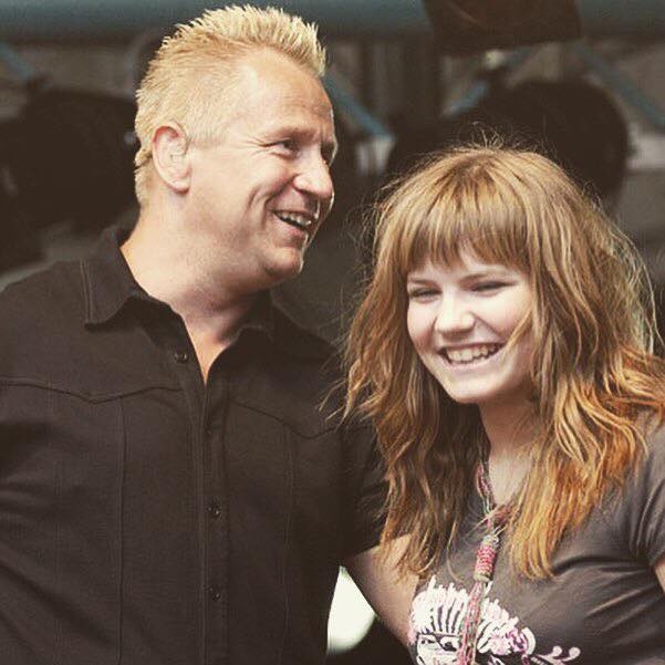 Suvi & Olli Suvi teräsniskalta tunteikas purkautuminen olli lindholmista hyvää ystävänpäivää sinne jonnekin | tanssiin Fi