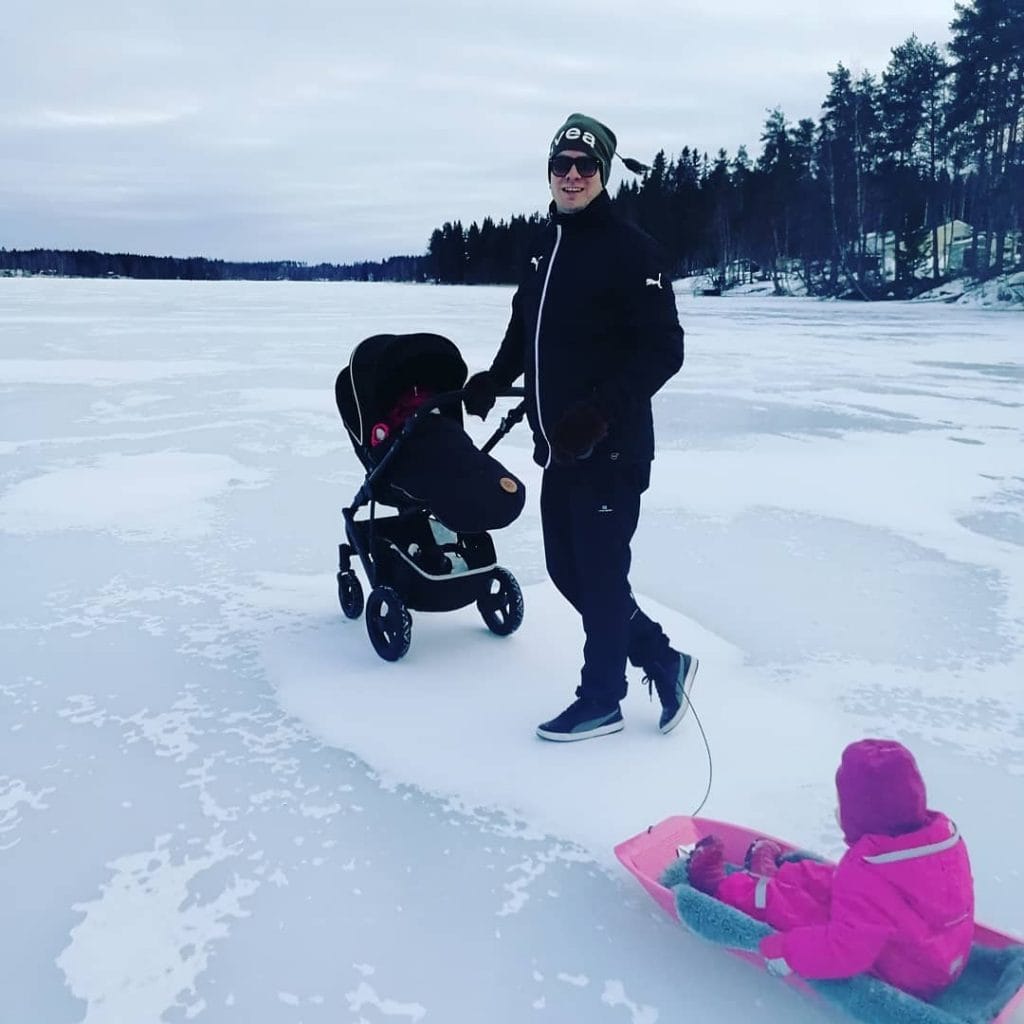 Talven iloja jäällä arja pilkki ahvenia mikko lapsilenkillä   katso kuvat | tanssiin Fi