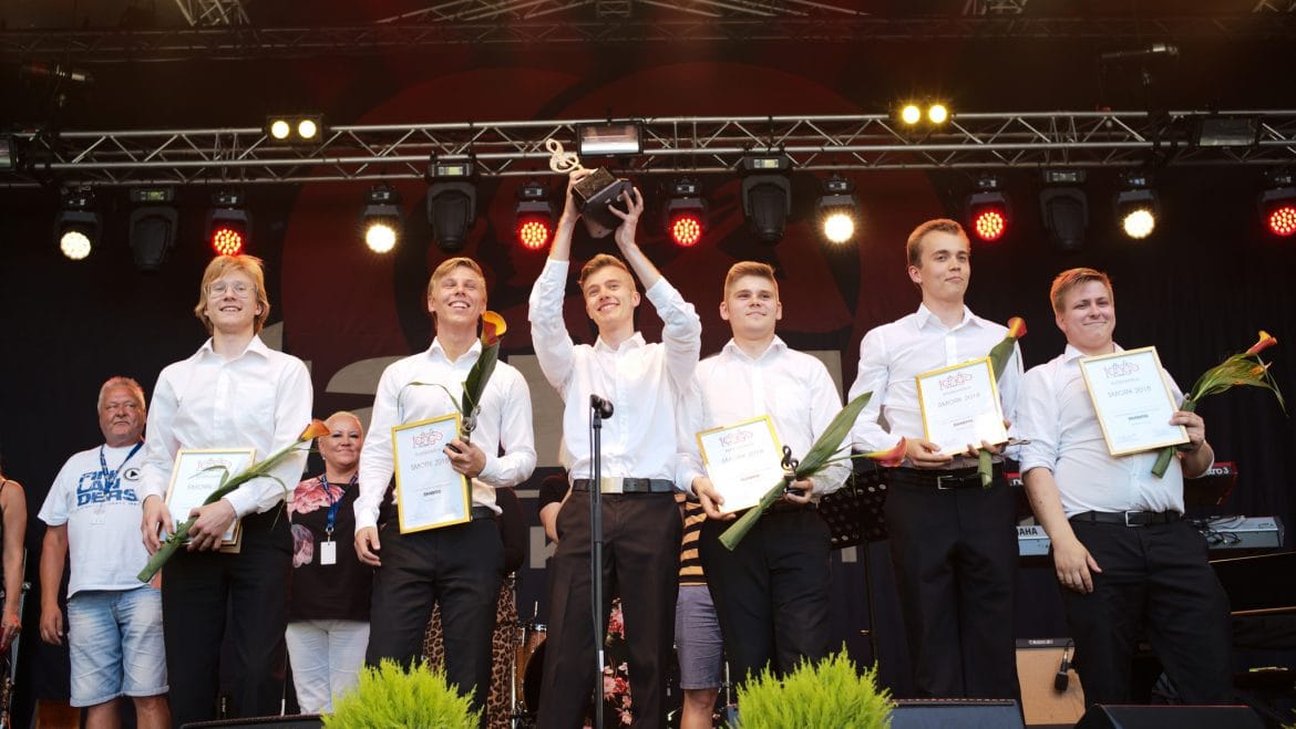 Komiat SMOrk-voitto 2018 Tanssiin Fi sai aivan tuoreita kuulumisia voitokkaan vapunvieton keskeltä komiat orkesterilta | tanssiin Fi