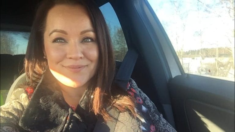Heidi Pakarinen auto hymy