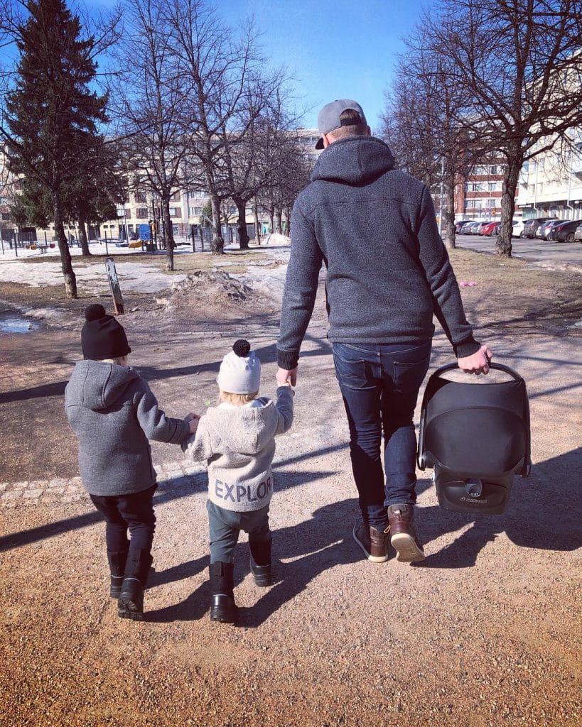 Suvi Teräsniska 30 vuotta perhe Suvi teräsniska hermostui roskaajille matkalla lappiin perkeleen typerää toimintaa | tanssiin Fi