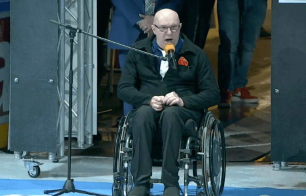 Video näin hienosti jari grek tulkitsi maamme laulun tappara pelissä | tanssiin Fi