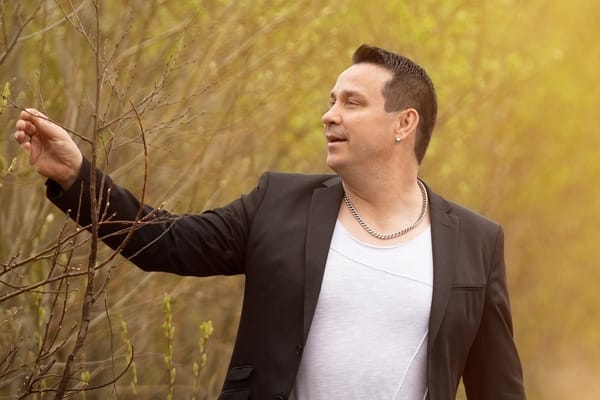 mika_sihvola19_600x400 Mika sihvola teki keväistä elämäniloa tulvivan soolosinkun ihastuin heti melodiaan kuuntele | tanssiin Fi