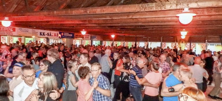 Maaningan Kasinon tanssit