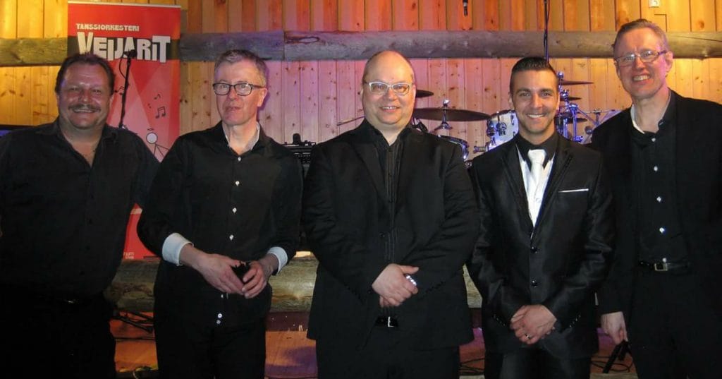 Veijarit & Benjamin Enroth Veijarit alkaa säestää hannu mustosta yhteistyö benjamin enrothin kanssa loppuu | tanssiin Fi