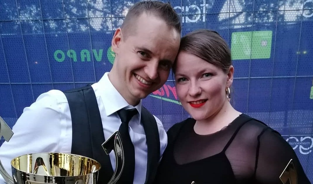 Insinööri ja fysioterapeutti taivuttivat yllätysvoittoon lavatangon sm kisoissa | tanssiin Fi