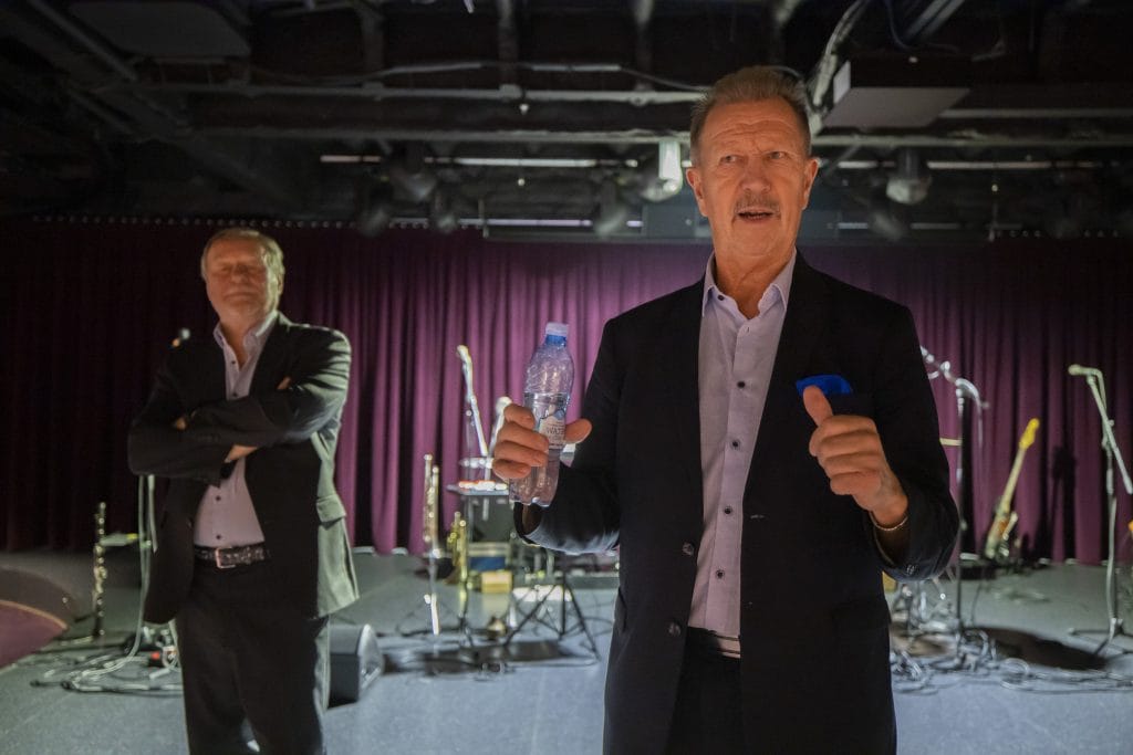 Souvarit pitkälle tauolle   lasse hoikka lavatähden arjesta kaikki ei ole sitä miltä näyttää | tanssiin Fi