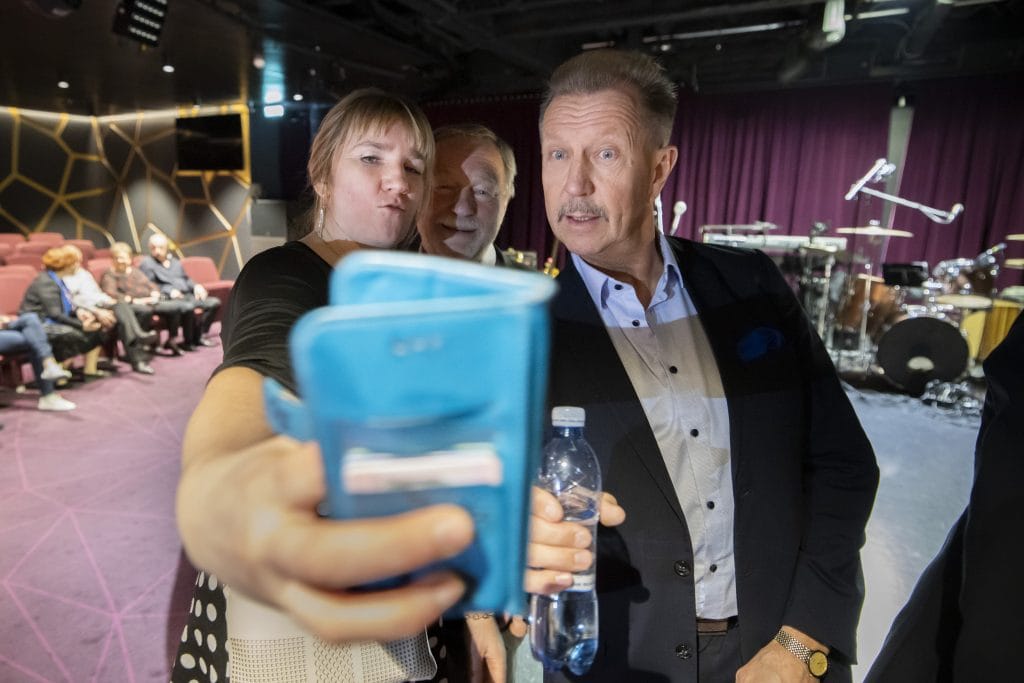 Souvarit pitkälle tauolle   lasse hoikka lavatähden arjesta kaikki ei ole sitä miltä näyttää | tanssiin Fi