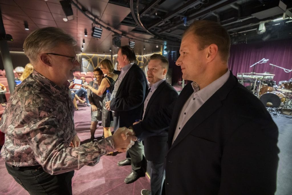 Souvarit pitkälle tauolle   lasse hoikka lavatähden arjesta kaikki ei ole sitä miltä näyttää | tanssiin Fi