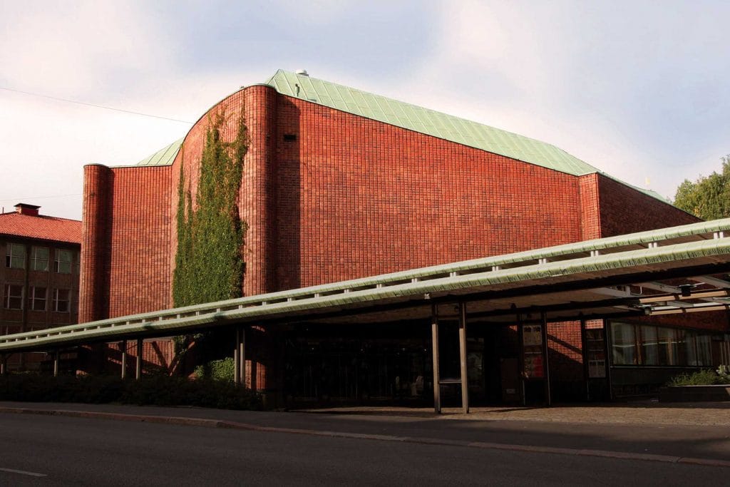 Kultsa_ulkokuva Kultsan tanssit palaavat paikka täynnä muistoja löysin elämäni miehen aulatansseista | tanssiin Fi