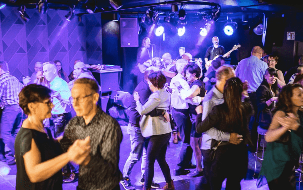 Hallituksen koronapäätös tanssit loppunevat kolmeksi viikoksi | tanssiin Fi