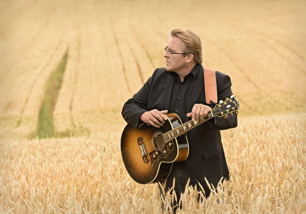 joel-hallikainen-promo12_2020 Joel hallikainen suree jussi raittisen kuolemaa pieni pala minusta on poissa | tanssiin Fi