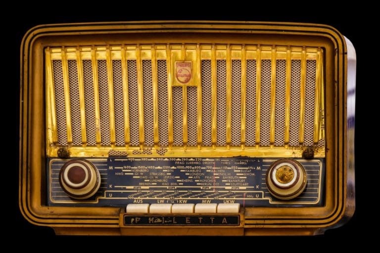 radio_old_tube_radio_nostalgia_speakers_retro_old_radio_keys-489059.jpg!d