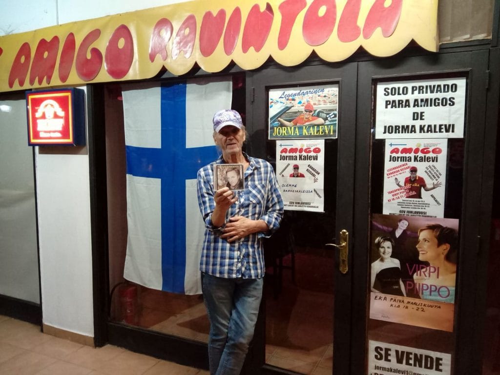 Kirja jorma kalevi poistui saattohoidosta  katseli viimeisenä iltanaan kyynelsilmin lastensa kuvia | tanssiin Fi