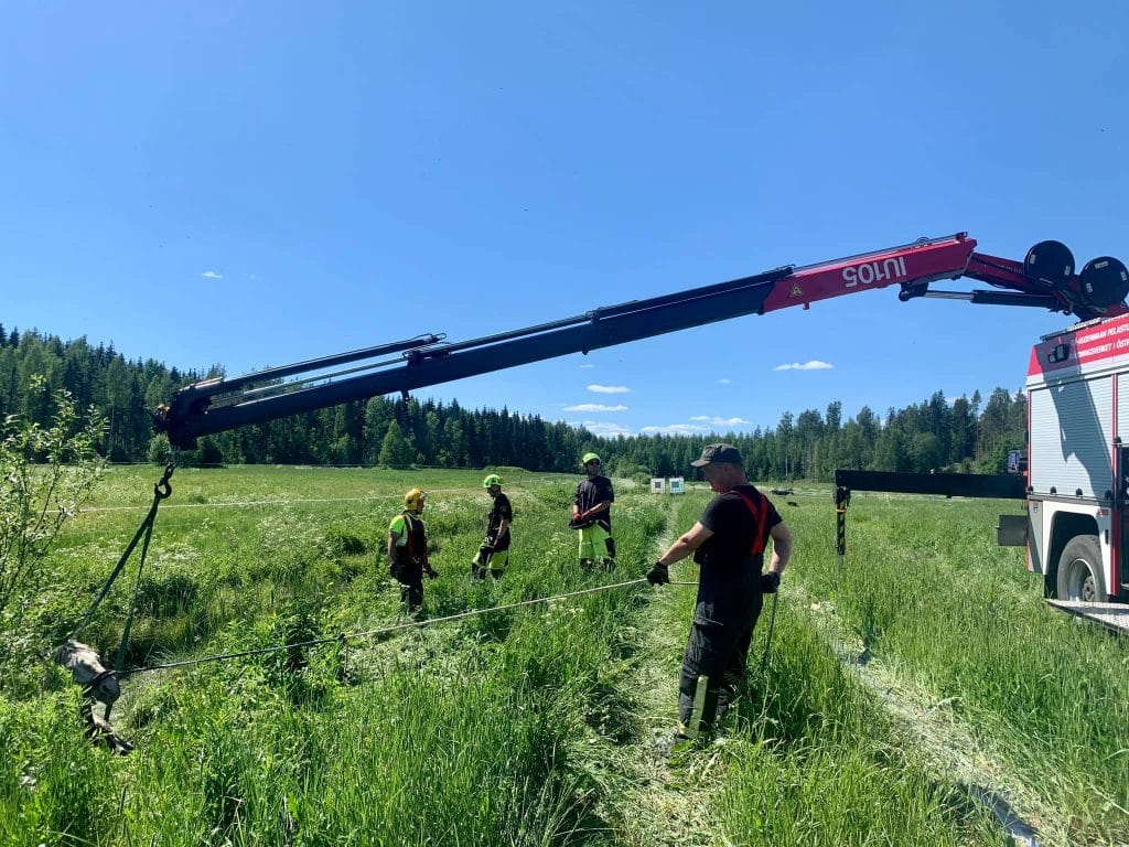 Onnettomuus aki samulin maatilalla  palokunta pelasti uupuneen hevosen | tanssiin Fi