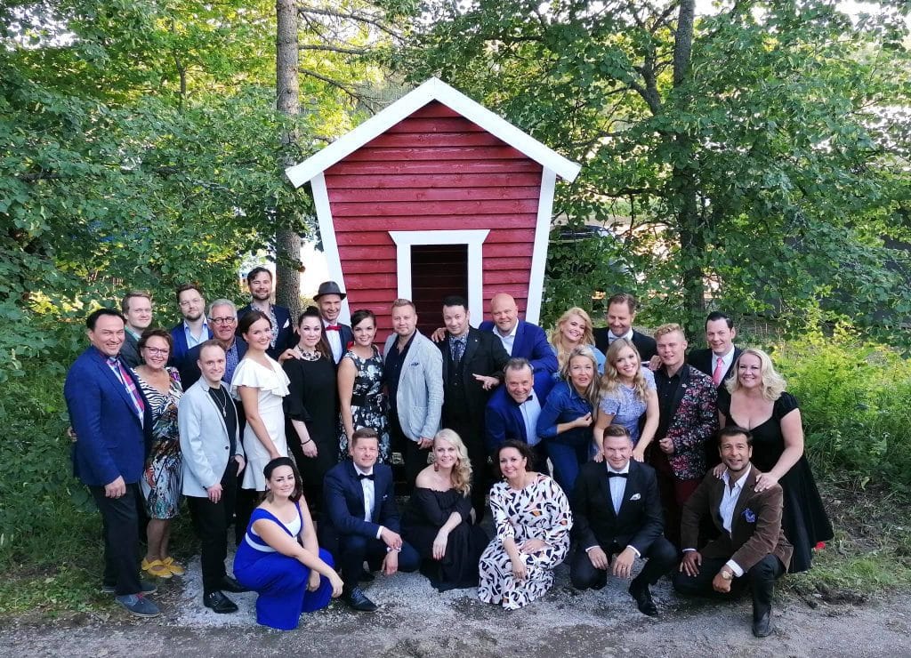 Maitolaituri ja kuninkaalliset Oho tangokuninkaalliset rakensivat yhdessä maitolaiturin tällainen siitä tuli | tanssiin Fi