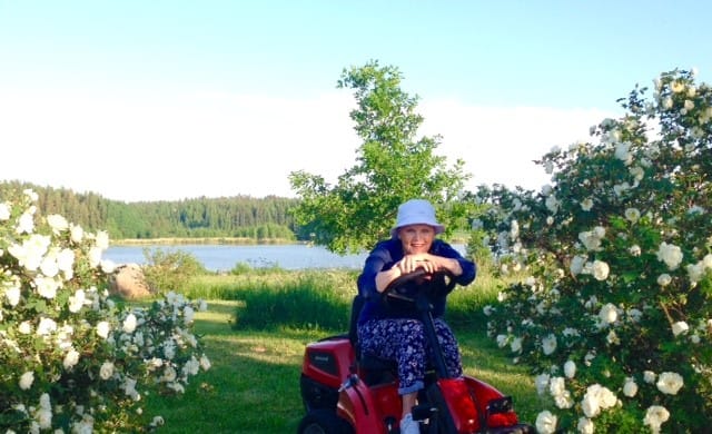 Merkkipäiväänsä viettävä katri helena kesästään huumaavampi ja kukkaisempi kuin ennen | tanssiin Fi