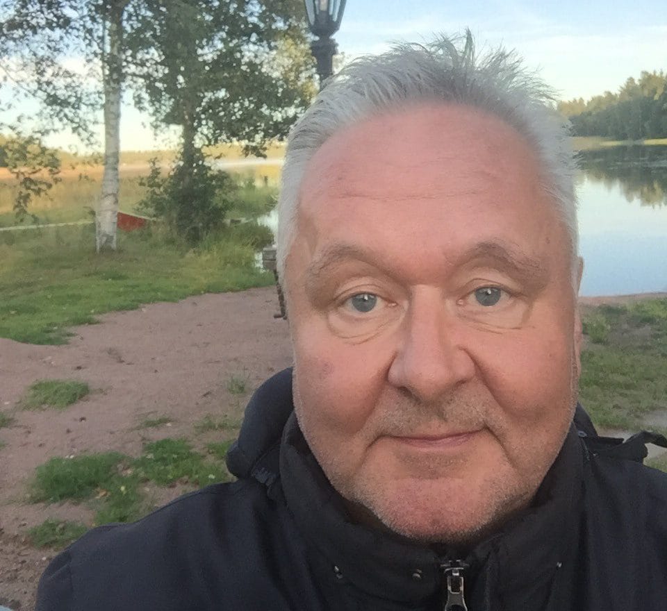 Jussi lammela ihmettelee keikatonta viikonloppua lämmitän saunaa mökillä | tanssiin Fi