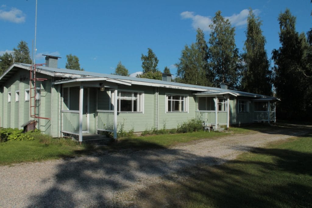 Osta oma tanssilava Hojo hojo pantiin myyntiin  tähän hintaan irtoaa kolme hehtaaria järven rannalla | tanssiin Fi