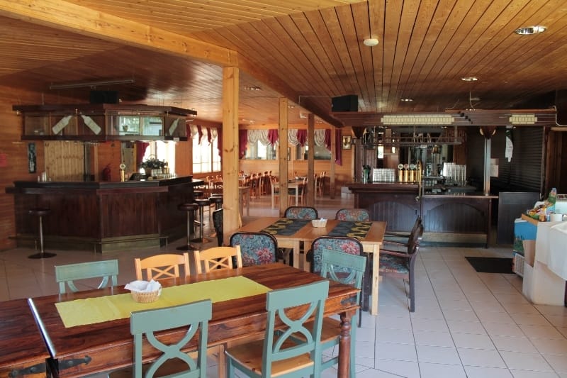 Osta oma tanssilava Hojo hojo pantiin myyntiin  tähän hintaan irtoaa kolme hehtaaria järven rannalla | tanssiin Fi