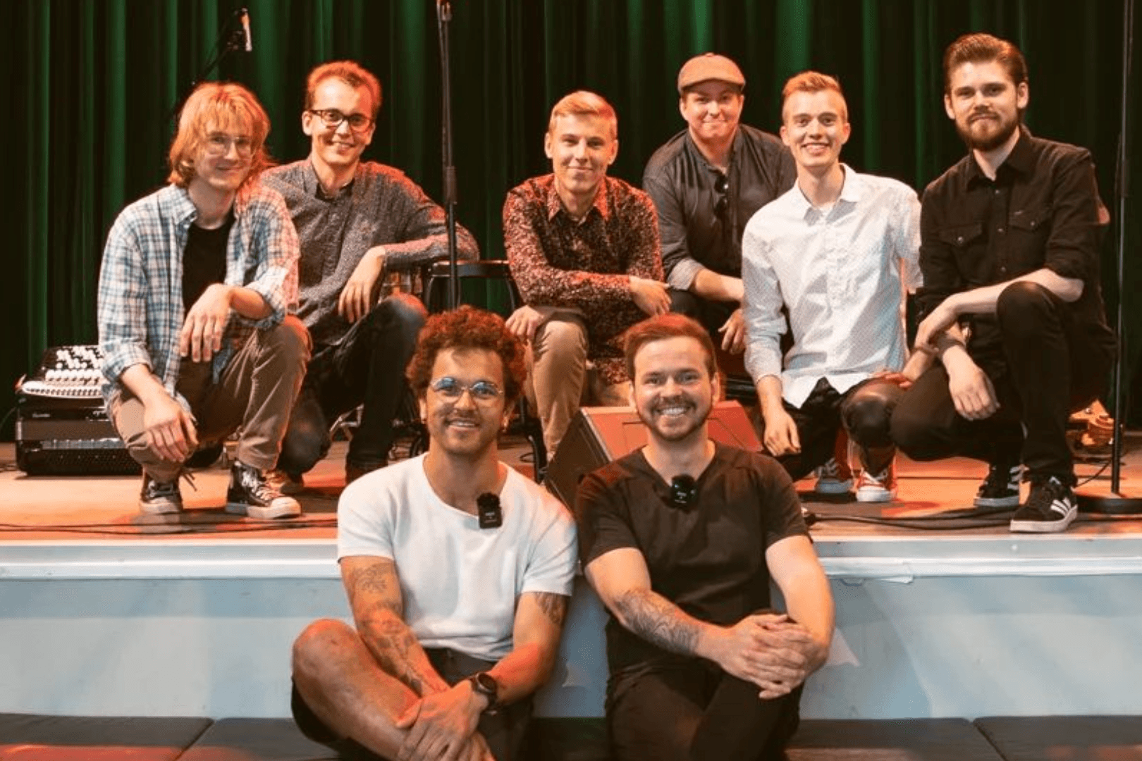 Komiat yllätti pete parkkosen niin siistiä ja ihan hullua  kuuntele täysikuu versio | tanssiin Fi