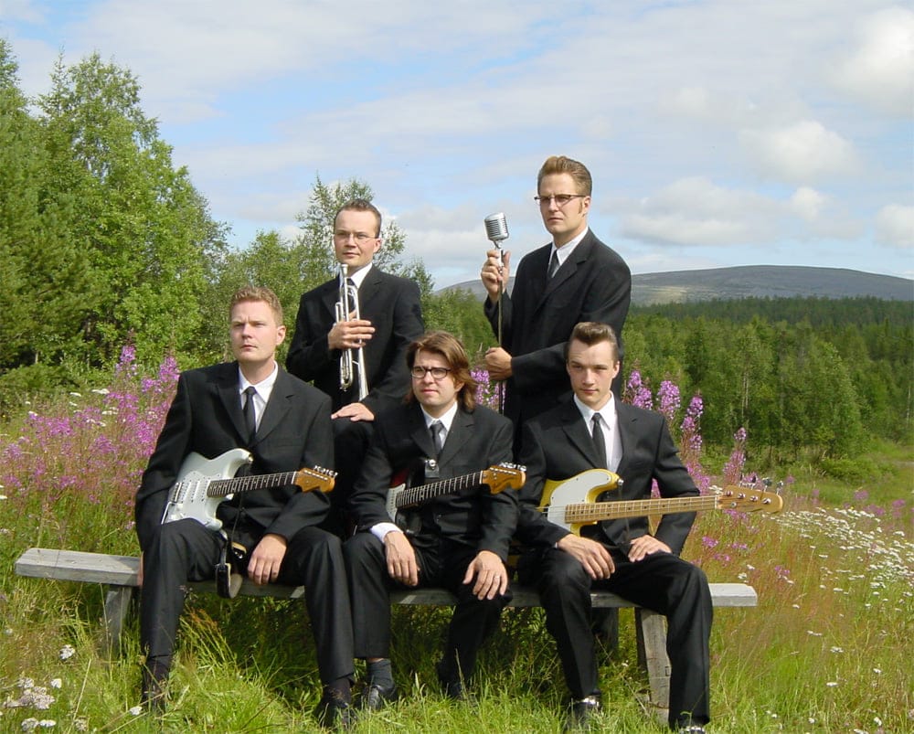 Varjokuva täyttää 20 vuotta  kyösti mäkimattila kertoo suosikkiorkesterin huiman tarinan | tanssiin Fi