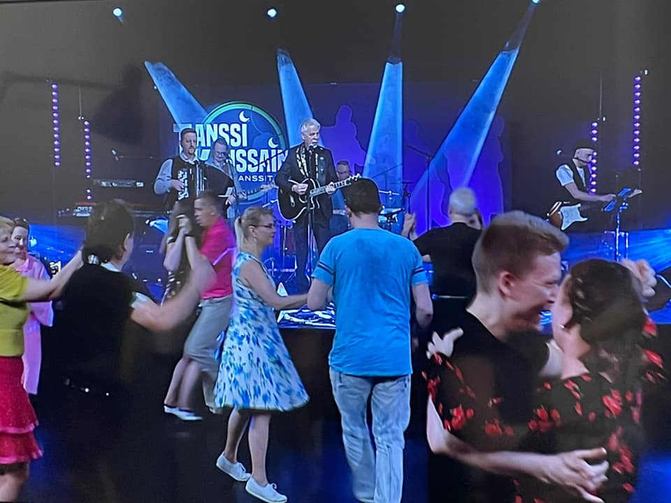 Nyt ne alkavat katso tanssi kanssain  tähtilista  tv tansseissa uudet juontajat | tanssiin Fi