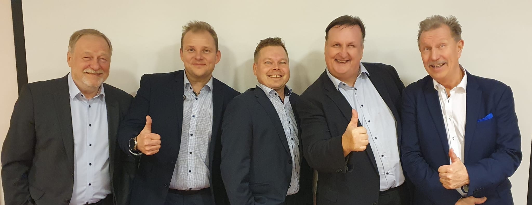 Lasse hoikka luo uudella souvarit sinkulla iloa ja uskoa tansseihin ja jatkoa seuraa  | tanssiin Fi