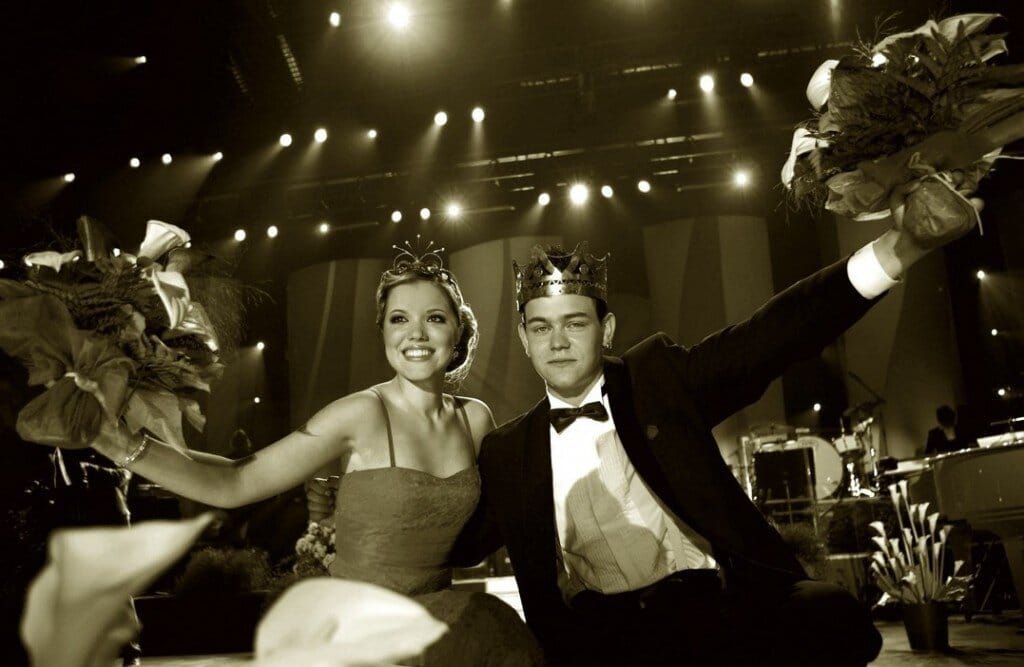 Yleisradion tangojuontajat levyttivät  yllättävä duo huumori yhdistää meitä | tanssiin Fi