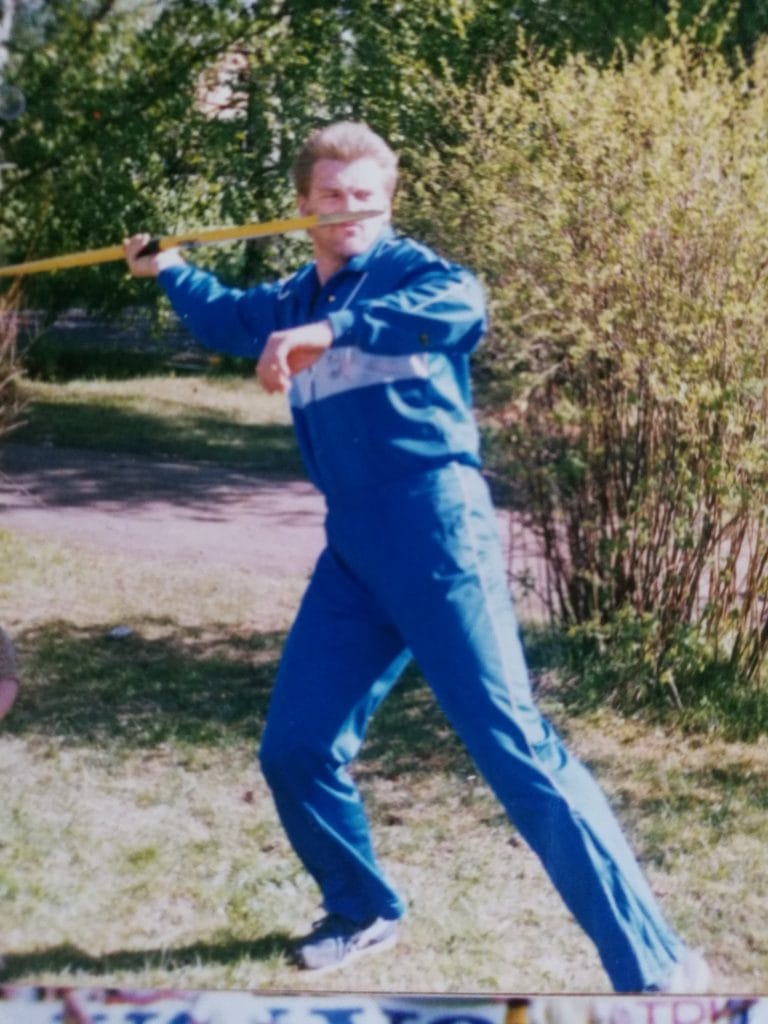 Kalle-Jusila-1992 Vau Kalle jussila heittää keihäänheiton mm kisoissa itse seppo räty tukena | tanssiin Fi tanssiin Fi