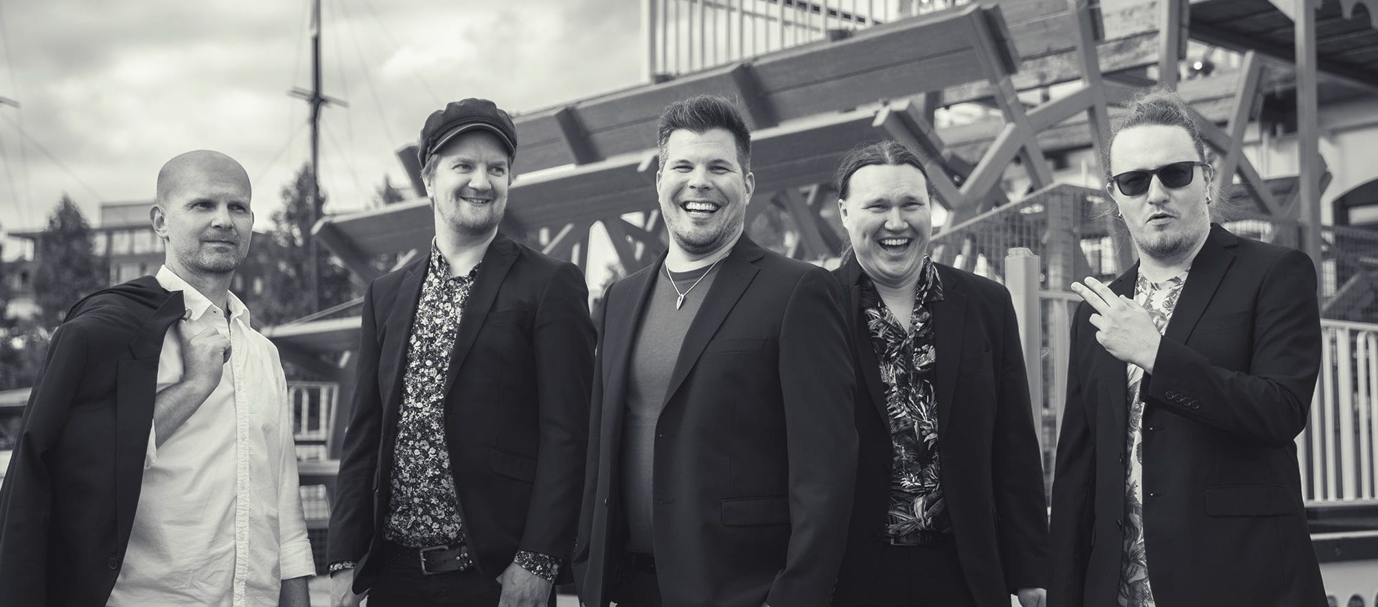 Weranta aloittaa singletrilogian jossa pysähdytään tunteiden äärelle  kuuntele kaunis avaus | tanssiin Fi