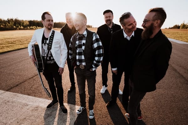 Uusi orkesteri tanssilavoille  itse simo silmu haitaroi suurimaan kesäsinkulla | tanssiin Fi