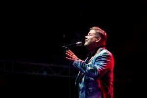 Jari Sillanpää katse ylös tangot 2022