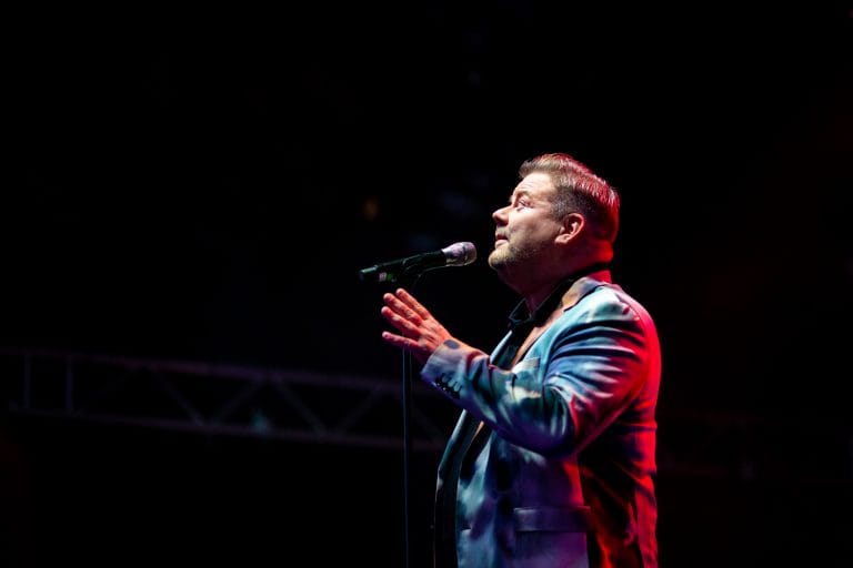 Jari Sillanpää katse ylös tangot 2022