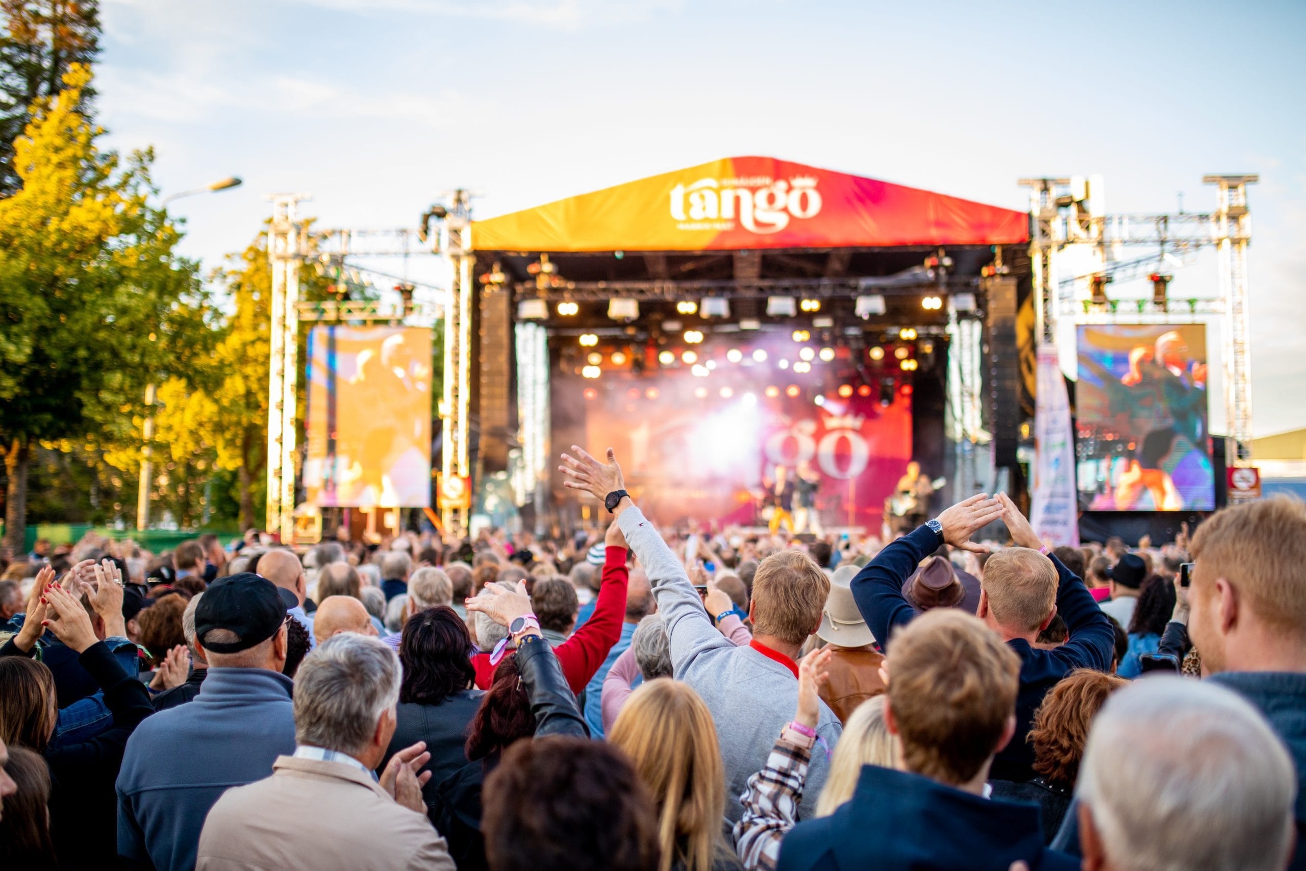 kristaluoma_tangokatu_mattijateppo-23 Tangojatkajat selvillä monet tutut nimet etenivät laulukisassa | tanssiin Fi