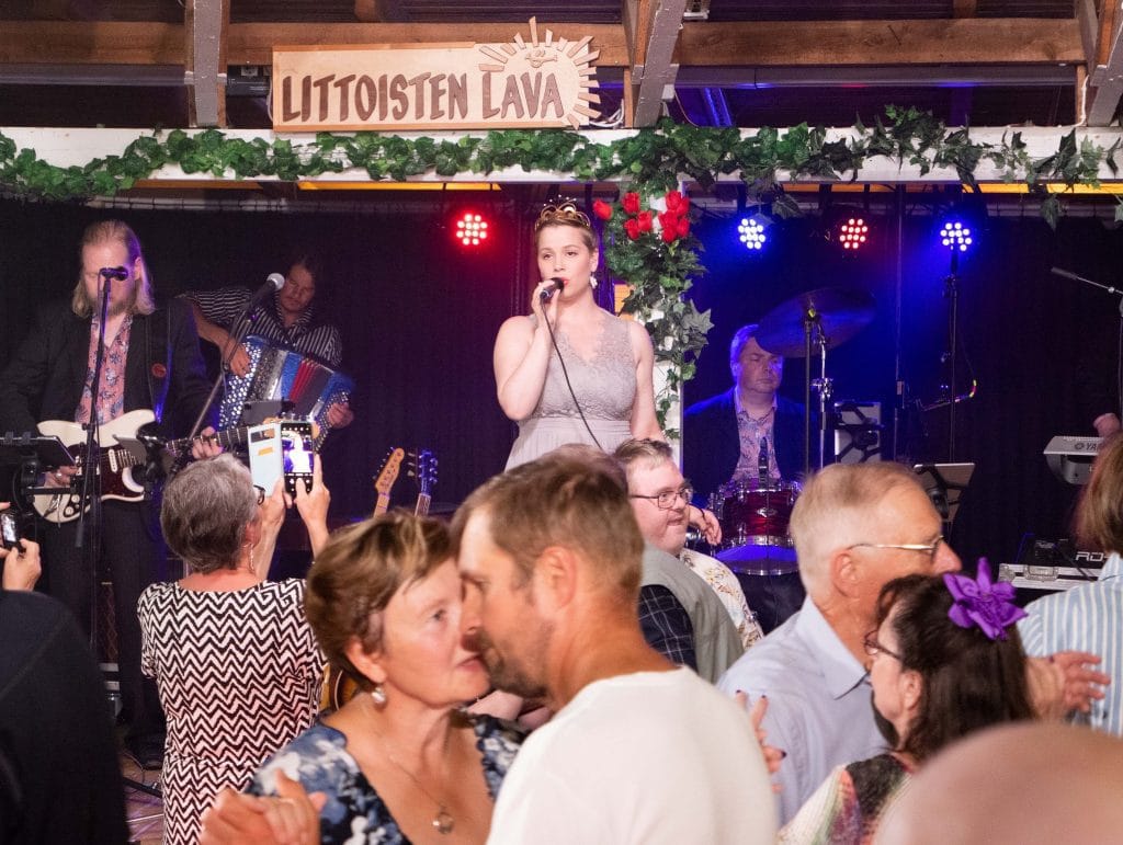 Radiojuontaja korvaa tangokuninkaan  uudet tanssi kanssain  jaksot alkavat tvssä | tanssiin Fi