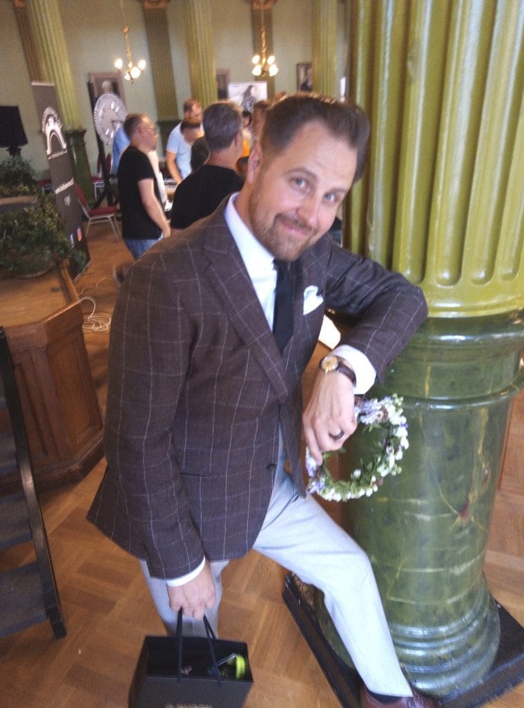 Oho taas yksi kruunu lisää kyösti kruunattiin nyt suomen kellokuninkaaksi | tanssiin Fi