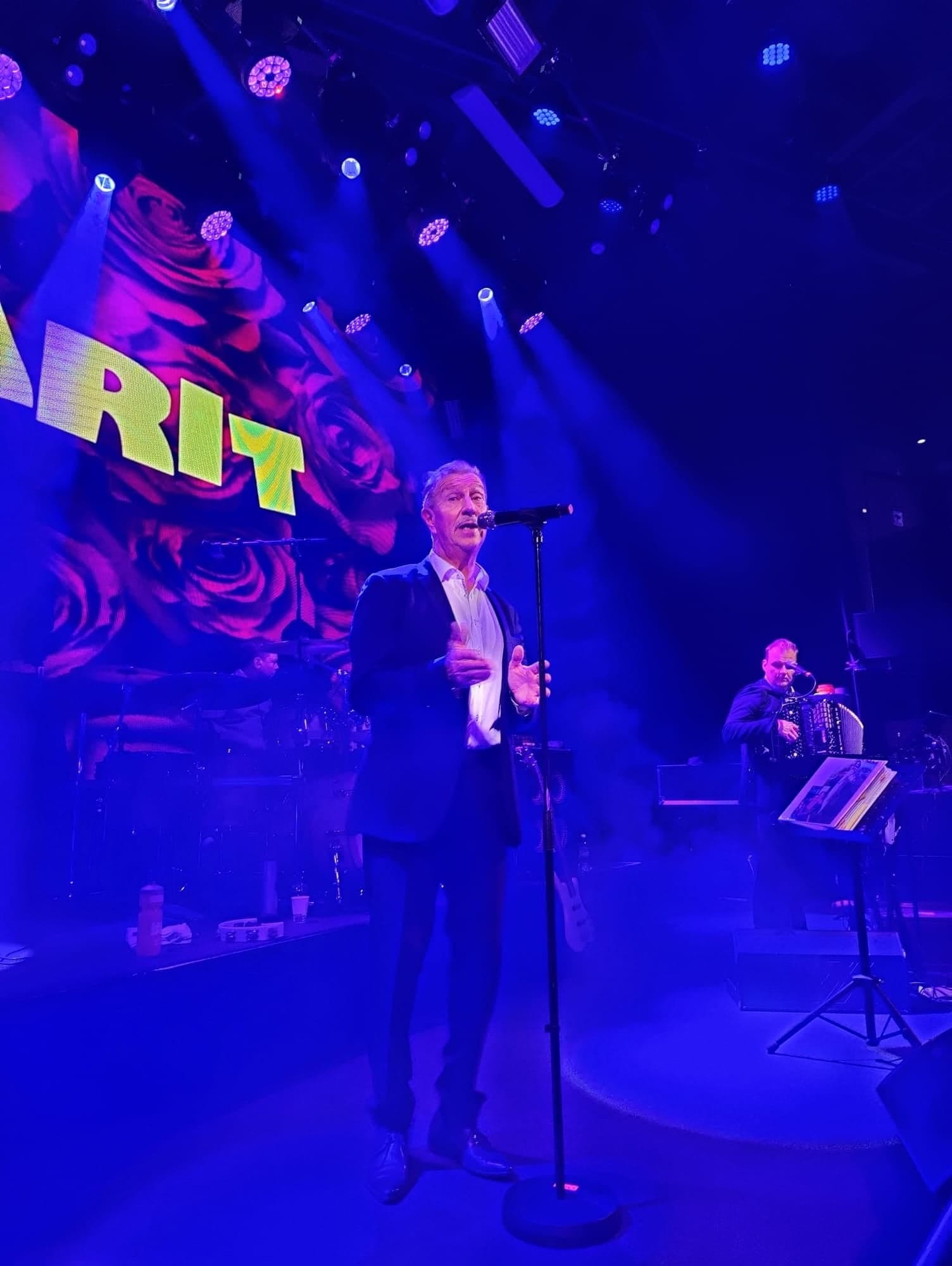 Erikoisvideo Hyppää lavalle lasse hoikan kanssa  tältä näyttää tanssimeno artistin silmin | tanssiin Fi