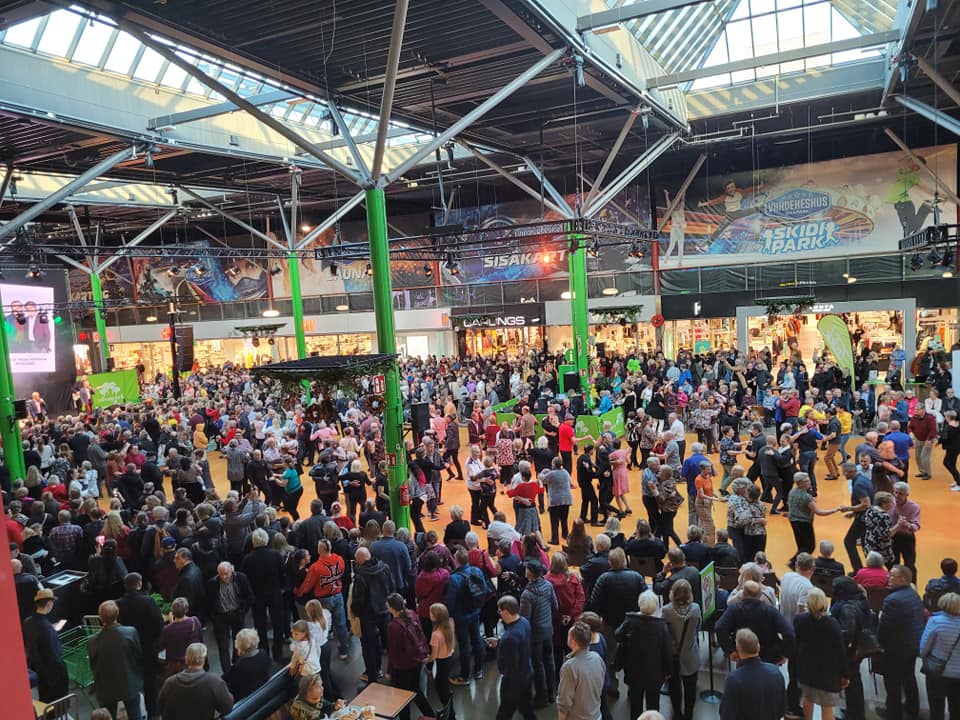 Yleisötungos Matti ja teppo villitsivät ideaparkin  katso huikeat kuvat ja videot | tanssiin Fi