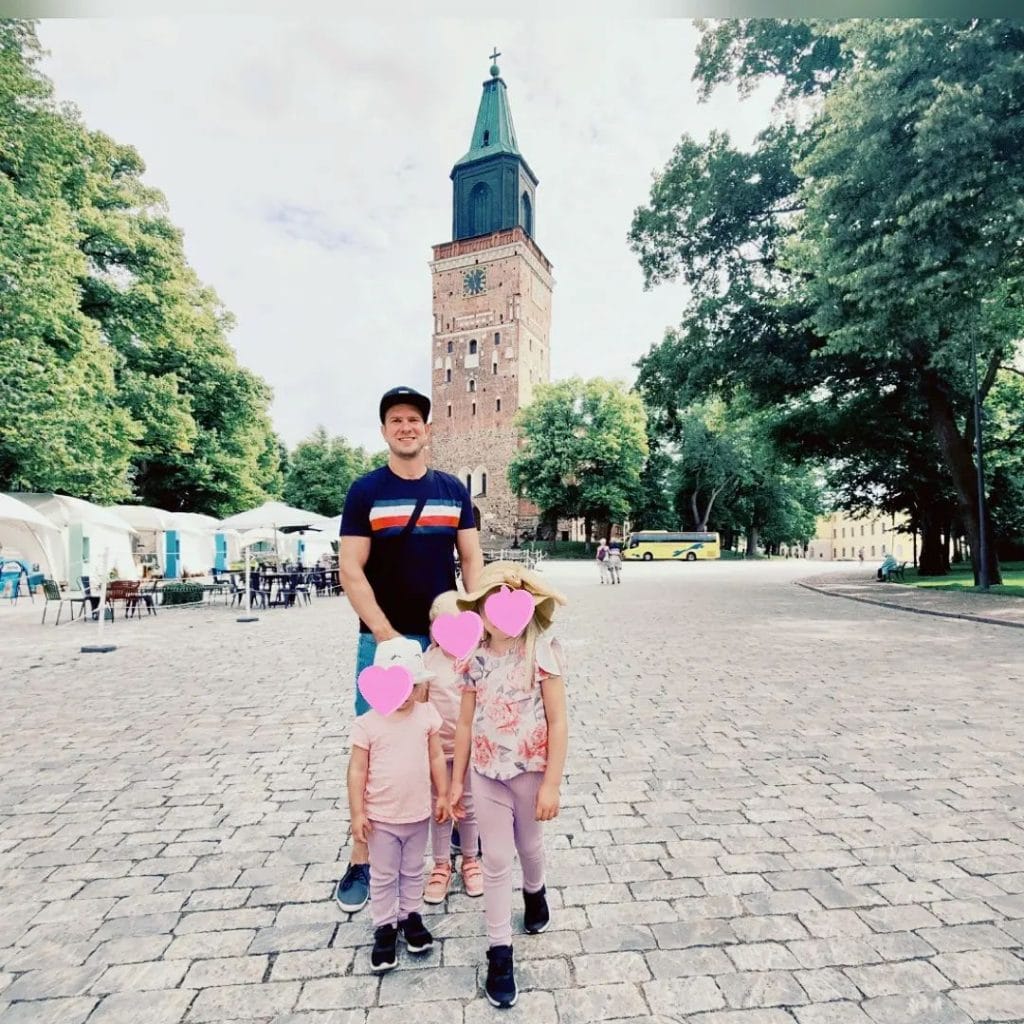 Mikko mäkeläinen herkistyy esiintyessään emelia tyttärensä 6 kanssa saa nähdä säästynkö kyyneleiltä | tanssiin Fi