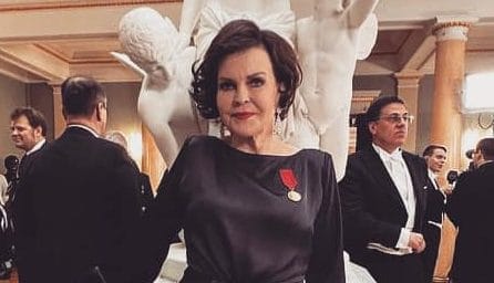 Linnan kuningatar paula koivuniemi jätti tanssit väliin  julkaisi ylvään poseerauksen | tanssiin Fi