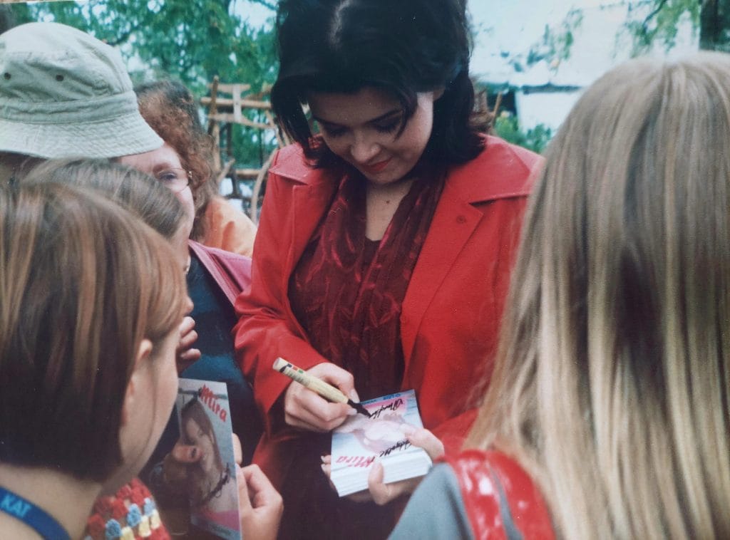 Mira kunnasluoto avautuu abortista avieroista ja rahahuolista  lyttää kirjassa kohumedian | tanssiin Fi