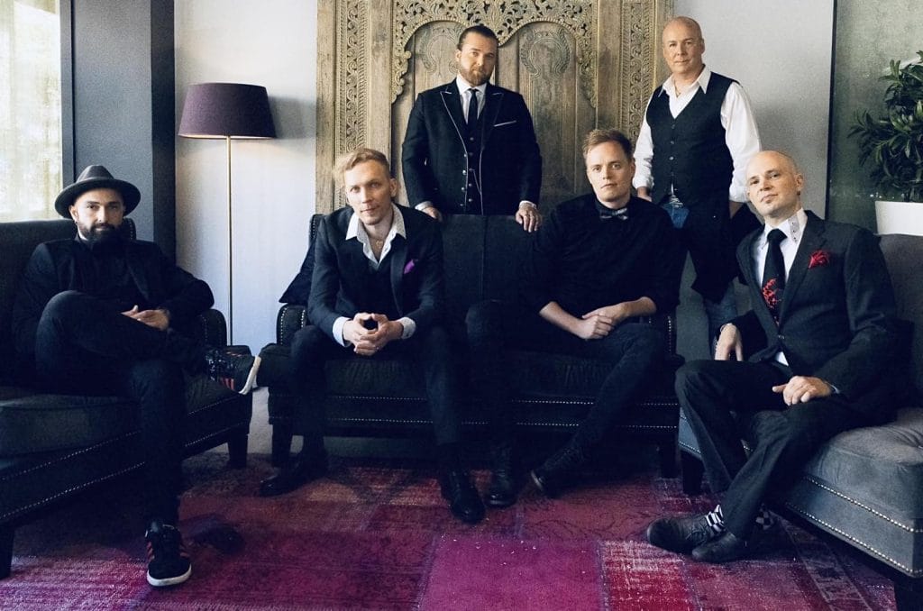 Basisti joonas kosi ulpua kesken tanssikeikan  teemu roivainen mukana kihlausjuonessa | tanssiin Fi