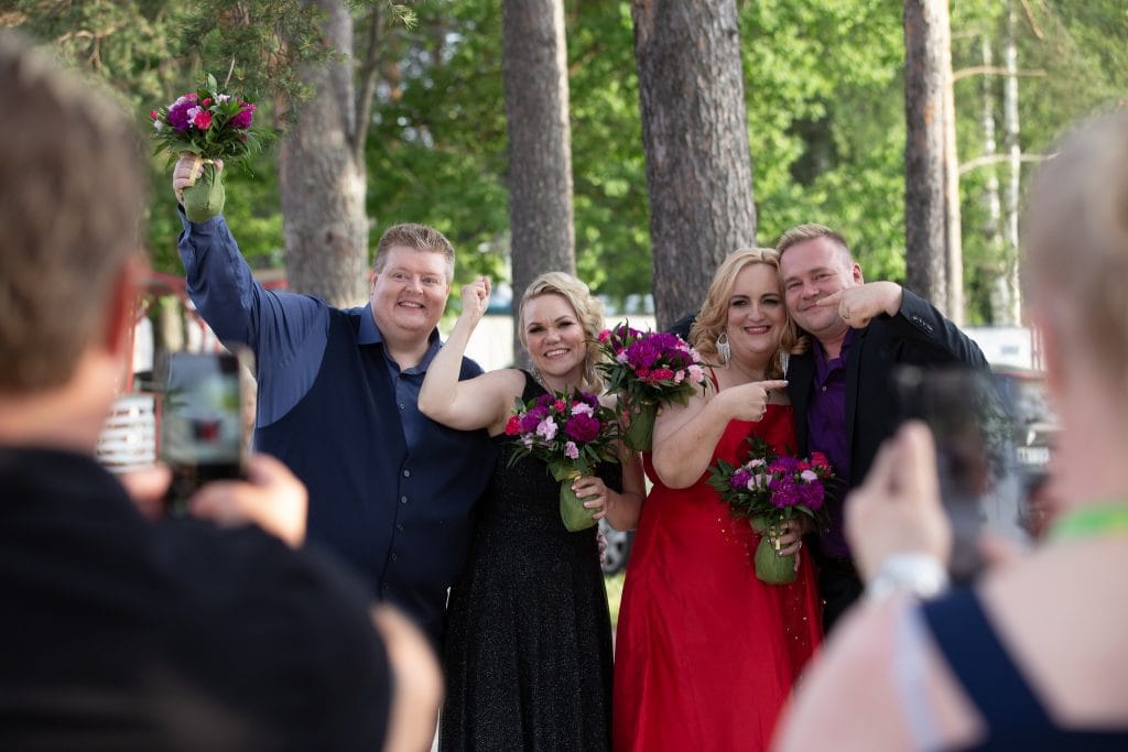 Sairaanhoitaja katariina ja karaoke jere ovat uudet iskelmämestarit  maailmantähden pikkuveli jäi toiseksi | tanssiin Fi