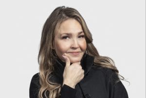 Marita Taavitsainen, peukku, vakava, katse, tangokuningatar, sakot