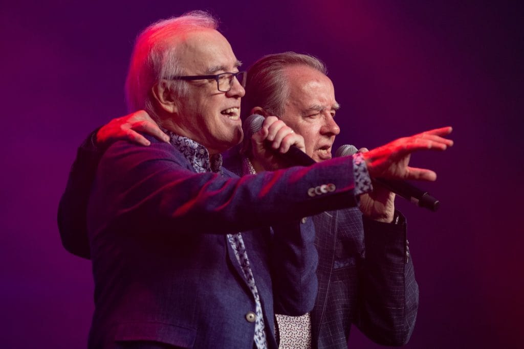 Sairaanhoitaja katariina ja karaoke jere ovat uudet iskelmämestarit  maailmantähden pikkuveli jäi toiseksi | tanssiin Fi